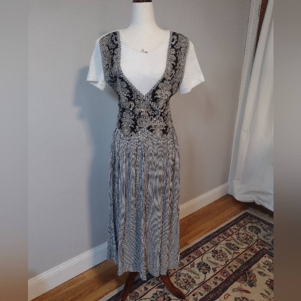 Cottagecore vintage picnic dress